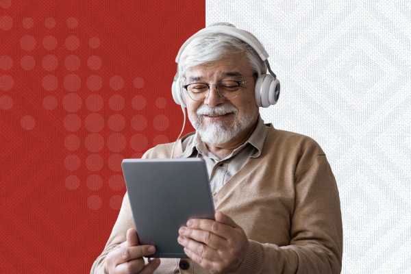 Escuela rural conectada con proyectores mostrando imágenes de la Revolución Mexicana.