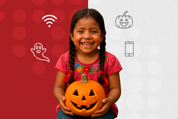 Niños disfrazados mostrando su calaverita por videollamada, ofrenda tradicional mexicana con conectividad digital.